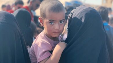 صورة النازحون.. معاناة تتفاقم مع ارتفاع درجات الحرارة والإهمال الحكومي