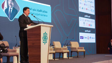 صورة محافظ البنك المركزي لا يعرف كمية الدولارات المهربة من العراق إلى إيران