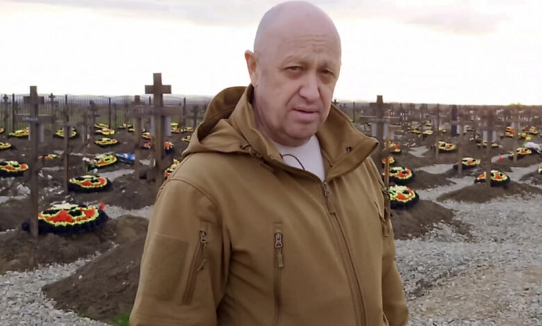 صورة وسائل إعلام روسية: مقتل يفغيني بريغوجين مع مساعدين له كانوا على متن الطائرة المحطمة