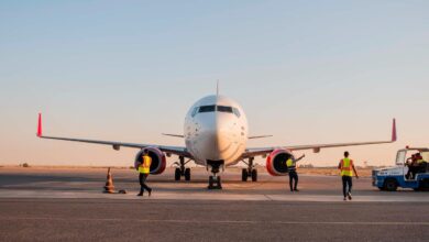 صورة النقل الجوي في العراق يحلق بشراعين متهالكين