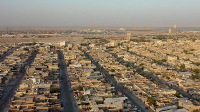 صورة أهالي ناحية أم قصر يتظاهرون ضد بيع أو ترسيم أراضيهم مع دولة الكويت