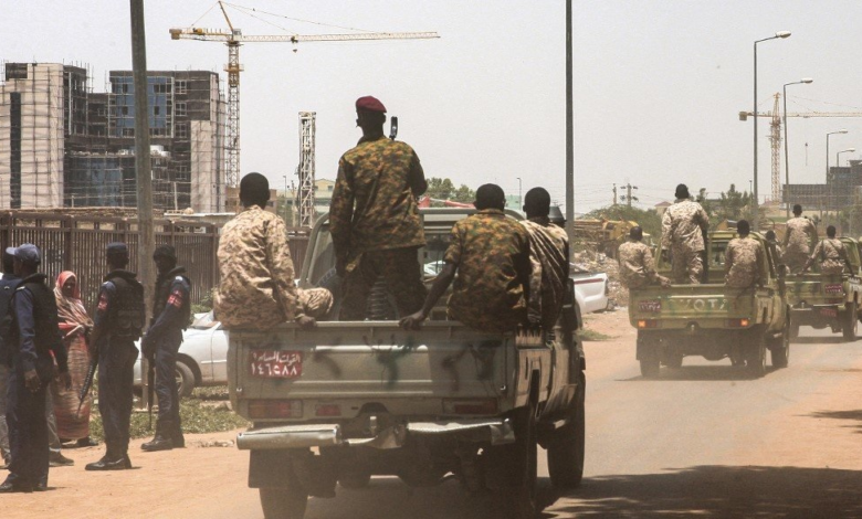 صورة تجدد الاشتباكات في الخرطوم وقوات الجيش تقصف مواقع تابعة للدعم السريع