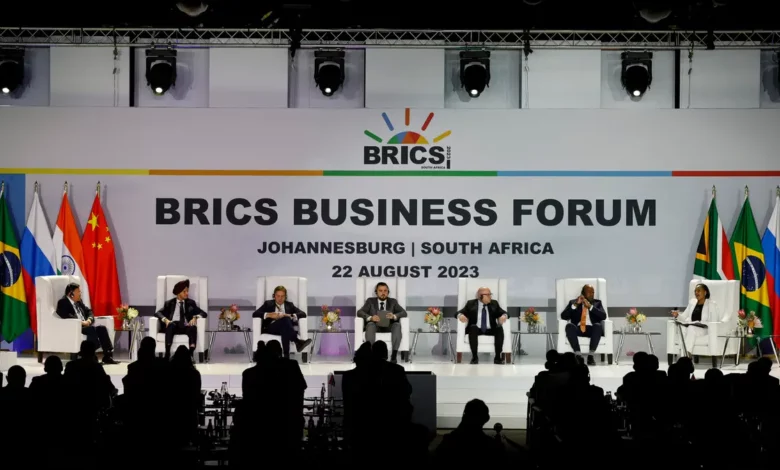صورة جنوب إفريقيا تستضيف القمة الخامسة عشرة لمجموعة بريكس بحضور الدول الأعضاء وستين دولة أخرى