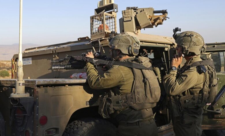 صورة مقتل فلسطينيين برصاص الاحتلال خلال اقتحام مخيم “عقبة جبر” في أريحا