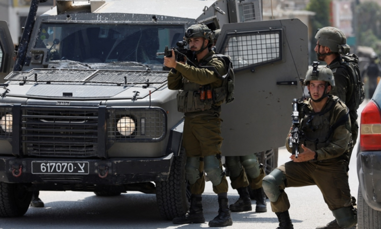 صورة مقتل شاب فلسطيني واعتقال 15 باقتحام قوات الاحتلال بلدة الزبابدة جنوب جنين