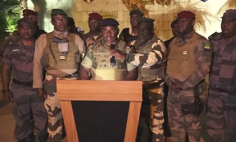 صورة الغابون: ضباط عسكريون يعلنون الاستيلاء على السلطة عقب فوز الرئيس السابق بونغو بالانتخابات