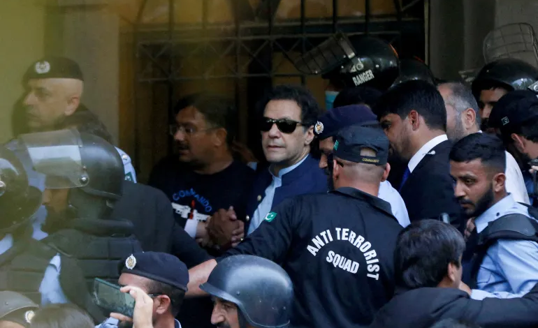 صورة محكمة إسلام آباد تلغي حكمًا بسجن عمران خان وتؤيد منعه من العمل السياسي