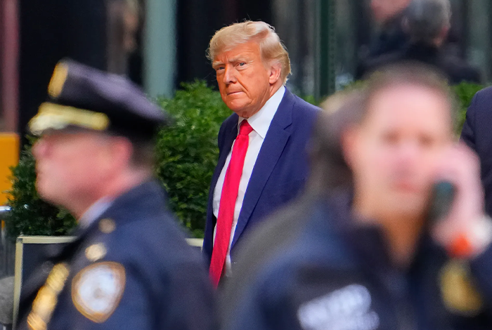 صورة أمامه 10 أيام لتسليم نفسه.. ترامب يواجه تهمًا جديدة بمحاولة قلب نتيجة الانتخابات