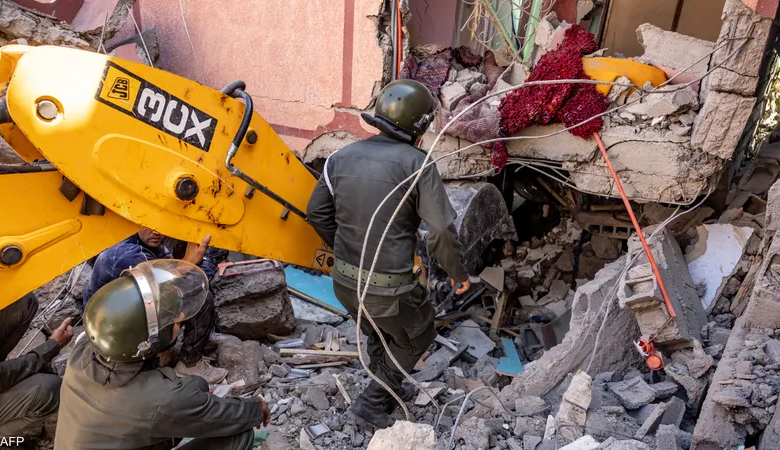 صورة المغرب: تواصل جهود البحث والإنقاذ وإزالة الأنقاض التي خلفها الزلزال المدمر