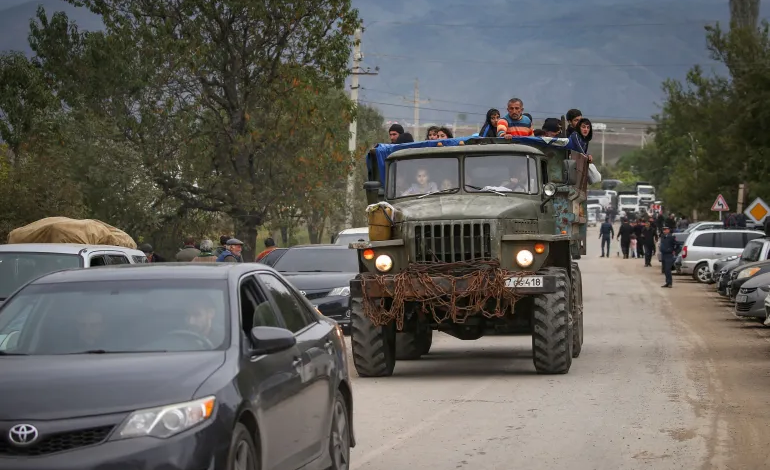 صورة أرمينيا تستقبل 28 ألفا من قره باغ.. وأذربيجان تبحث عن متهمين بجرائم حرب