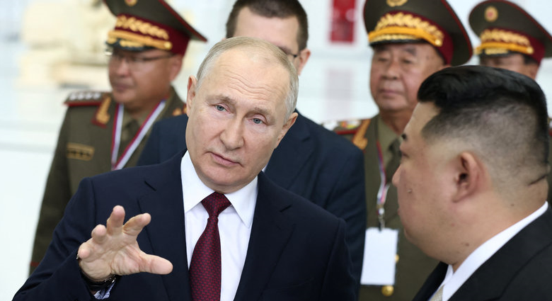 صورة جولة لبوتين والزعيم الكوري الشمالي في قاعدة الفضاء الروسية