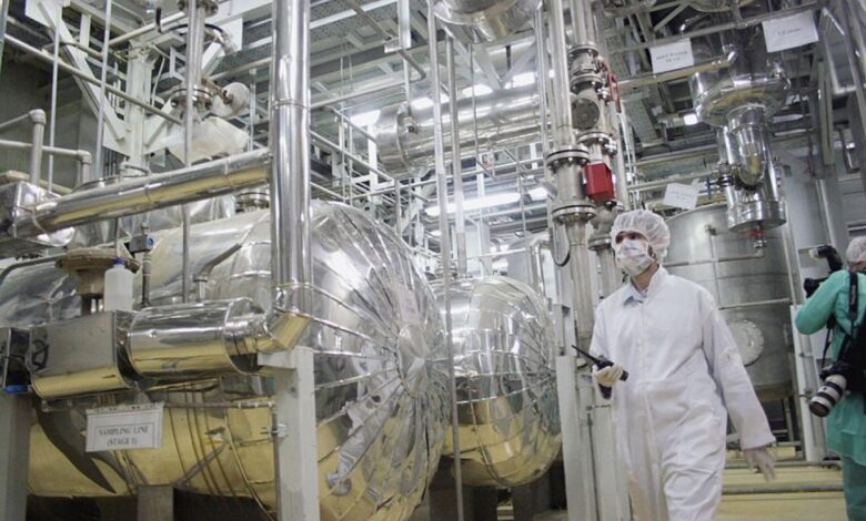 صورة مدير وكالة الطاقة الذرية رافائيل غروسي يشكك بسلمية البرنامج النووي الإيراني