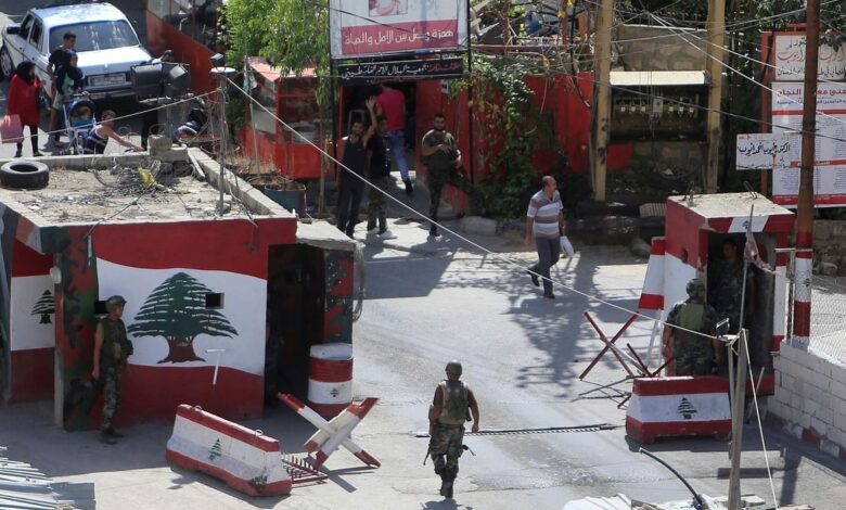 صورة مقتل 3 وإصابة 10 إثر تجدد الاشتباكات في مخيم عين الحلوة جنوبي لبنان