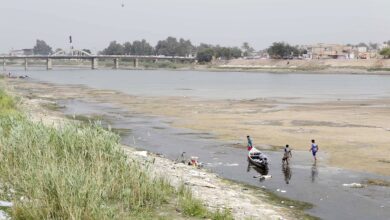 صورة الإندبندنت: نهر دجلة يصارع الجفاف والتلوث وسط غياب المحاولات في العراق لإيجاد الحلول