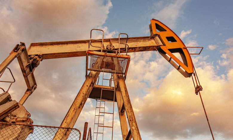 صورة تراجع أسعار النفط إلى 93 دولارًا للبرميل الواحد بالنسبة لخام برنت