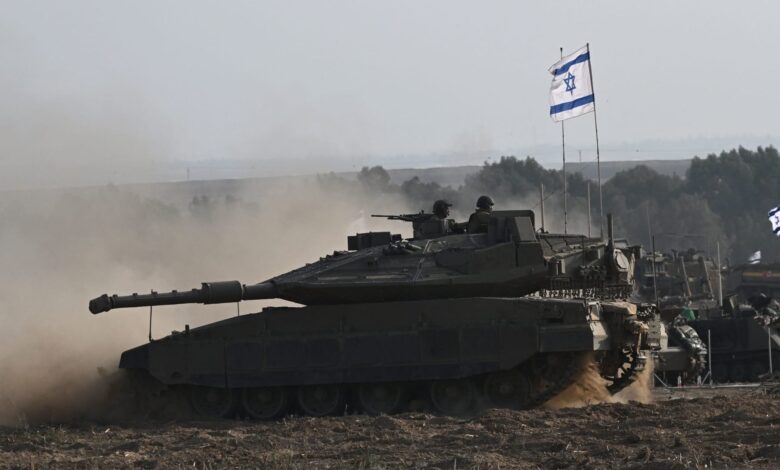 صورة انسحاب دبابات لجيش الاحتلال حاولت التوغل في غزة بعد تصدي المقاومة لها