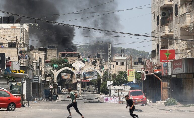 صورة مقتل 5 فلسطينيين وإصابة 20 آخرين بقصف للاحتلال استهدف أطراف مخيم جنين