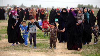 صورة مئات الآلاف من العراقيين يعيشون في نزوح دائم بين المخيمات ومدنهم المدمرة