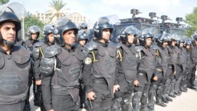 صورة مصدر مطلع: قوات مكافحة الشغب تهاجم متظاهرين حاولوا إغلاق أحد مقرات الأحزاب