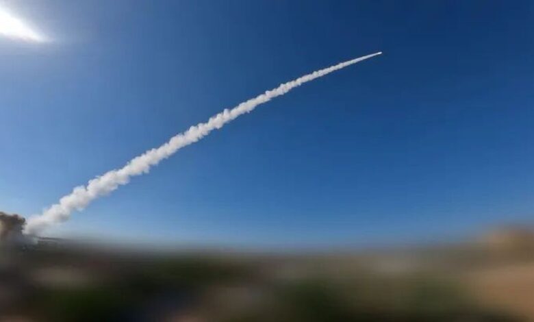 صورة المقاومة تواصل قصف الداخل المحتل ومستوطنات غلاف غزة بالصواريخ