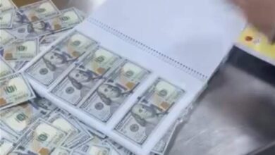 صورة ضبط 400 ألف دولار كانت معدة للتهريب في مطار بغداد الدولي