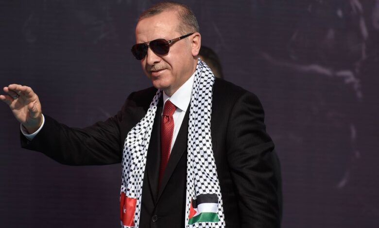 صورة أردوغان يدعو “إسرائيل” للخروج فورًا من “حالة الجنون” ووقف هجماتها على غزة
