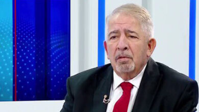 صورة خبير اقتصادي وسفير سابق يصدم حكومة السوداني بوجود مليون موظف وهمي