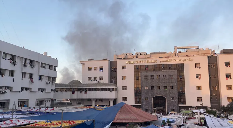 صورة الأمم المتحدة تحذر من كارثة كبيرة بمستشفى الشفاء المحاصر في غزة