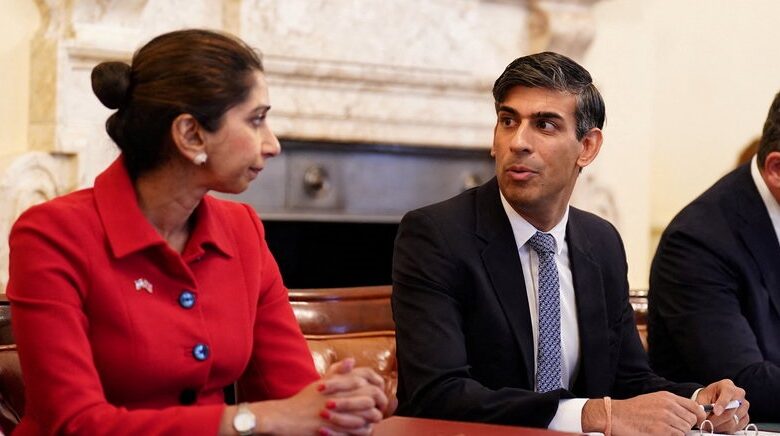 صورة إقالة وزيرة الداخلية البريطانية بعد تحريضها ضد مظاهرات مؤيدة لفلسطين