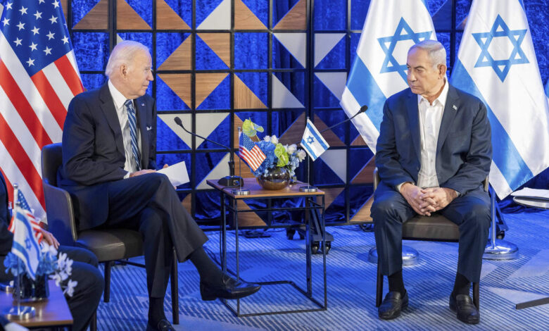 صورة بايدن يطلب من نتنياهو وقفًا مؤقتًا للقتال بغزة لضمان إطلاق سراح بعض المحتجزين