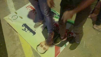 صورة إضرام النار في صور المالكي في بغداد بداية الثأر من قبل التيار الصدري