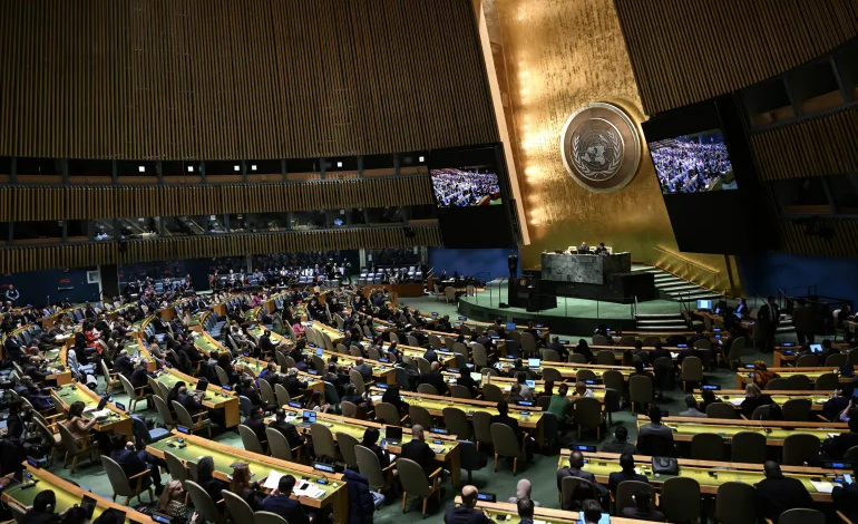 صورة الجمعية العامة للأمم المتحدة تطالب بوقف فوري إنساني لإطلاق النار في غزة
