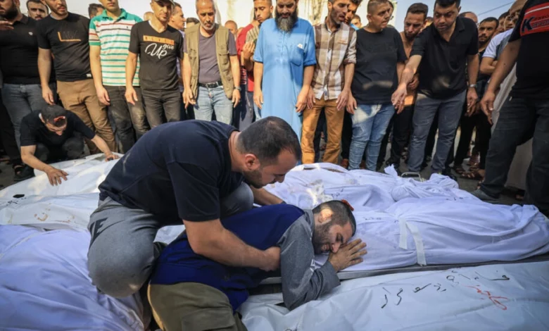 صورة وزارة الصحة في غزة: ارتفاع عدد ضحايا قصف الاحتلال إلى أكثر من 18 ألفًا