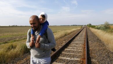 صورة المستقبل المعتم يدفع عراقيين إلى الهجرة بحثًا عن الكرامة المهدورة