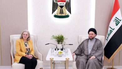 صورة رومانوسكي تضفي شرعية مزيفة على الحكيم في سياسة التخادم مع إيران