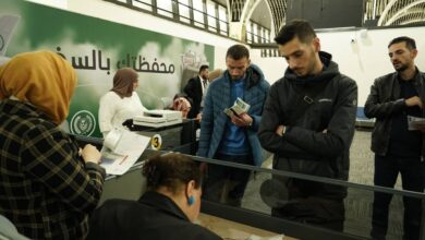 صورة المنصة الإلكترونية تفشل في كفاية حاجة المسافرين من الدولار