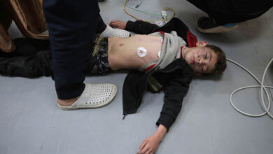 صورة مستشفى “شهداء الأقصى” على وشك الانهيار تحت كثافة غارات قوات الاحتلال