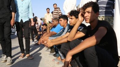 صورة ارتفاع نسبة البطالة بين ملايين الشباب يفند مزاعم حكومة السوداني