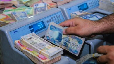 صورة أصحاب منافذ صرف الرواتب يهددون بإيقاف شامل لعملهم بعد استقطاع جزء من عمولتهم