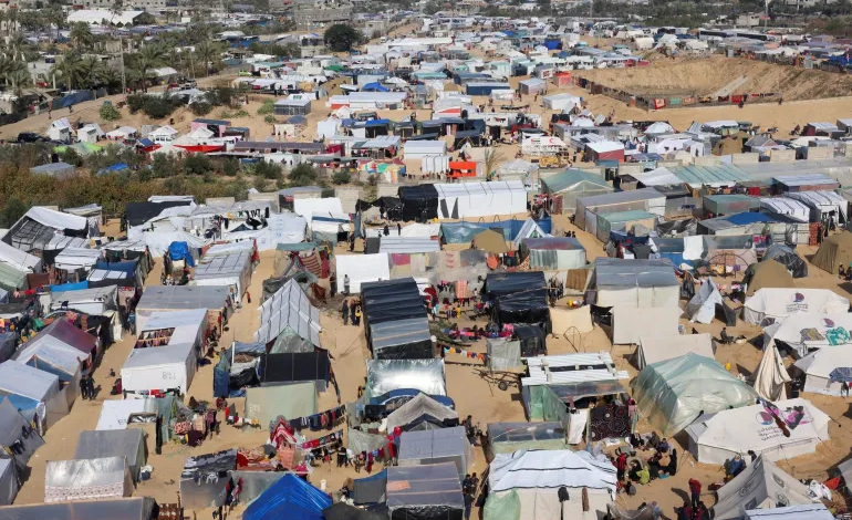 صورة “أونروا”: غزة تحولت لمدينة خيام.. والضغط على سكانها هائل