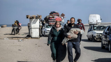 صورة قوات الاحتلال ترتكب مجزرة بحق الأطفال والنساء في خان يونس