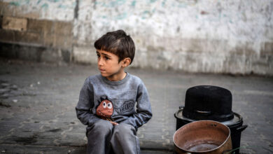 صورة العالم يكتفي بالتنديد بمجازر قوات الاحتلال في خان يونس