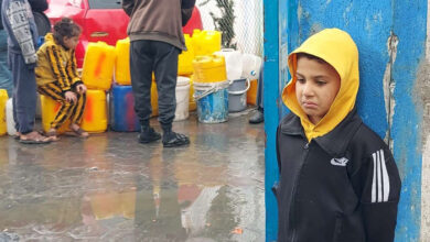 صورة وحشية التعطيش لقوات الاحتلال تدفع أهالي غزة لشرب مياه ملوثة