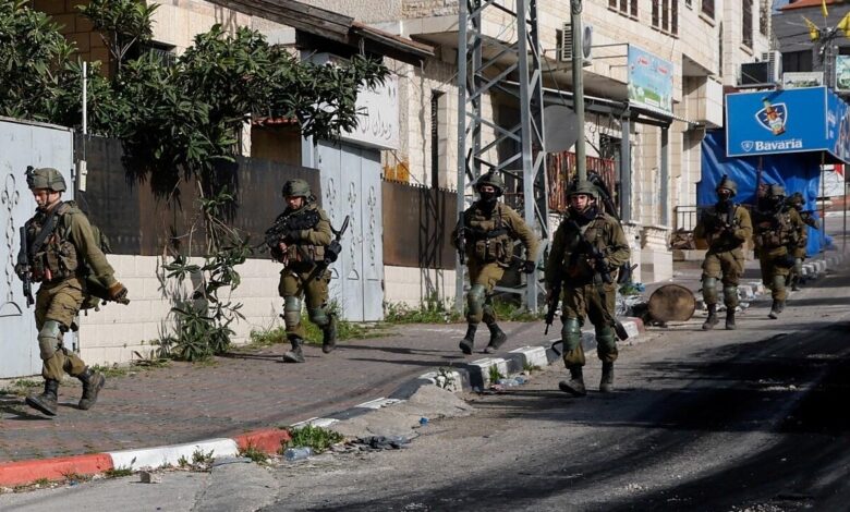 صورة قوات الاحتلال تقتحم عددًا من المدن في الضفة الغربية