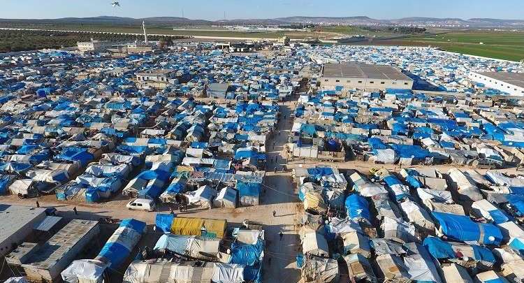 صورة البرد والأمراض الصدرية يهددان سكان مخيمات إدلب مع غياب المحروقات