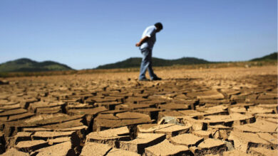 صورة فرانس برس: العواصف الرملية تهدد السكان.. ونصف أراضي العراق معرضة للتصحر