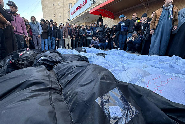 صورة مصادر طبية: مقتل 52 فلسطينيًا جراء قصف الاحتلال المتواصل على وسط غزة