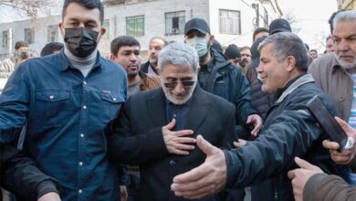 صورة السيستاني يدعم إيران بالحفاظ على “حكم المذهب في العراق” وعدم مهاجمة القوات الأمريكية