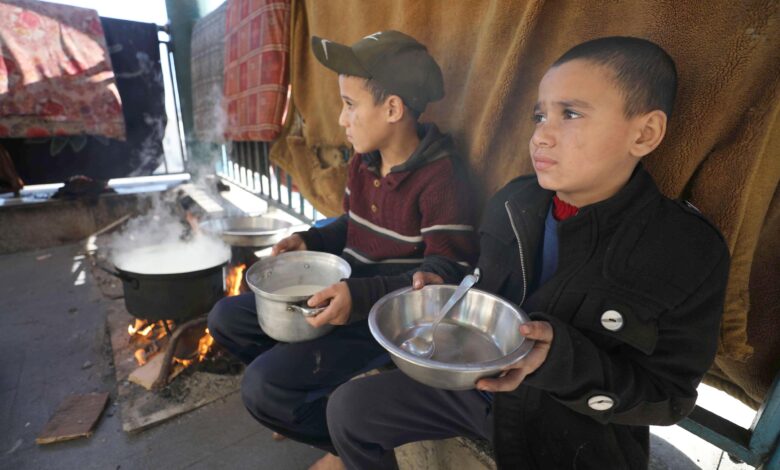 صورة تجويع أهالي غزة سلاح وحشي بيد قوات الاحتلال وسط تخاذل دولي