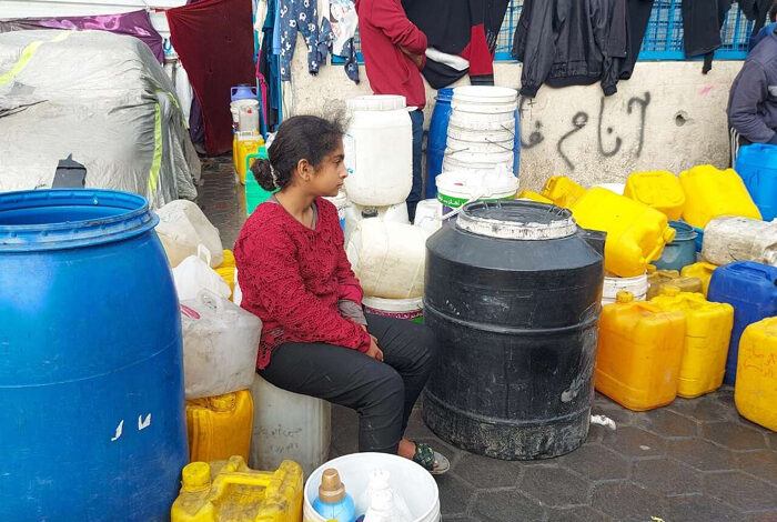 صورة وحشية الاحتلال جعلت الحصول على المياه مسألة موت أو حياة في غزة